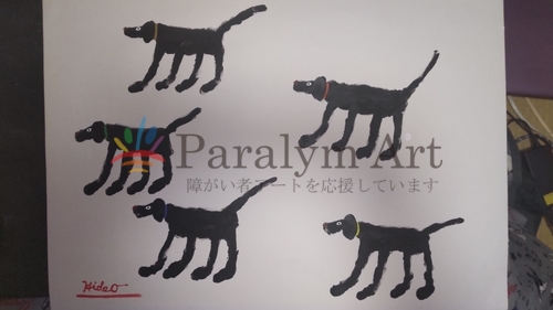クールな五頭の黒い犬たち